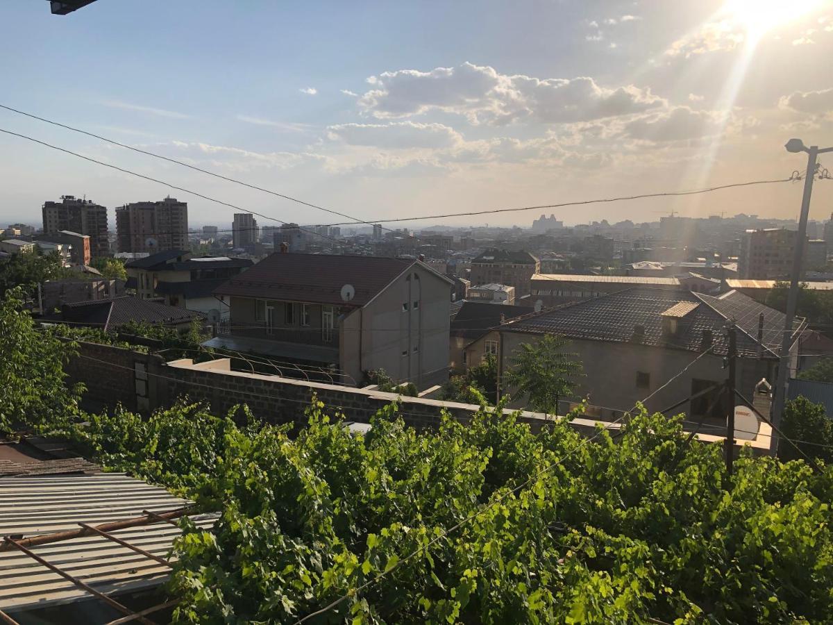 Hillside Guest House Ереван Экстерьер фото