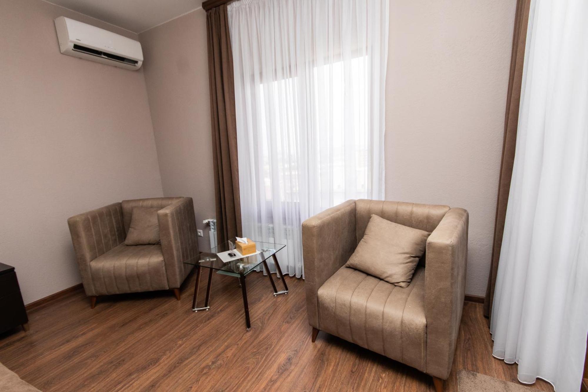 Hillside Guest House Ереван Экстерьер фото