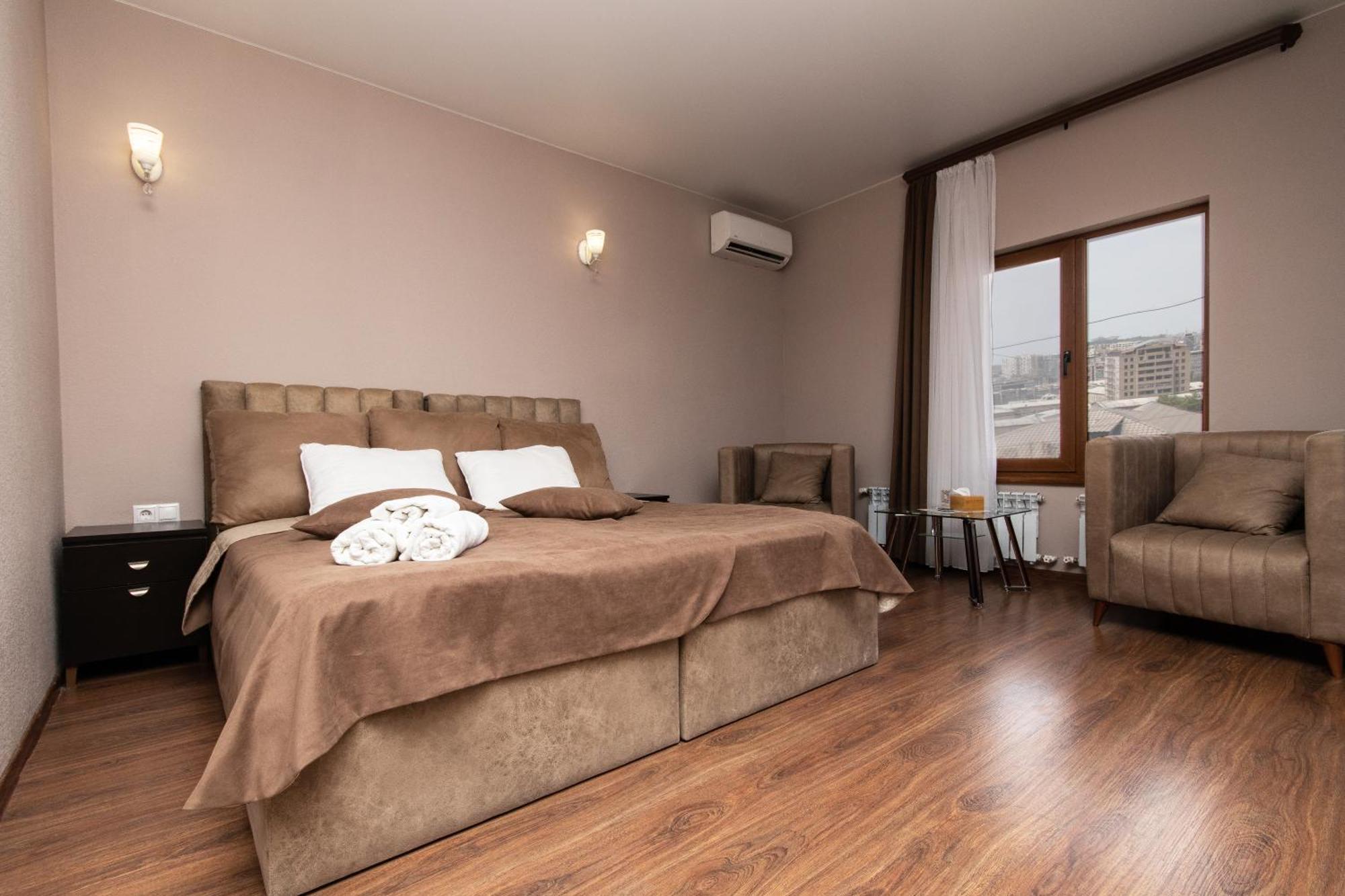 Hillside Guest House Ереван Экстерьер фото