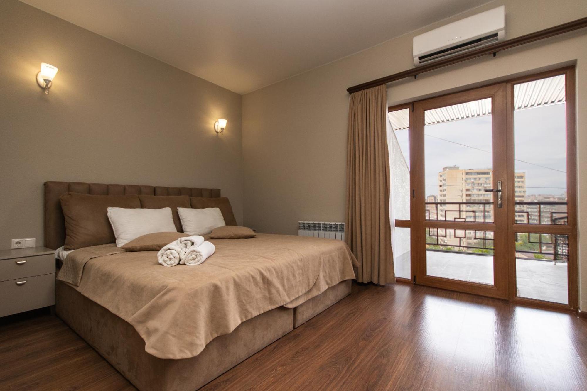 Hillside Guest House Ереван Экстерьер фото
